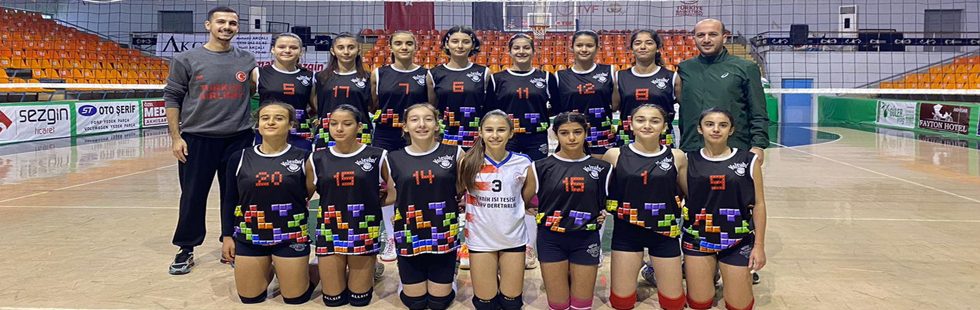 Voleybol’da Akhisar Gençlik ve Spor çok farklı