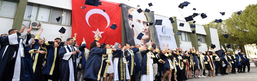 MCBÜ 2023-2024 Eğitim-öğretim dönemi ilk mezuniyeti Akhisar yerleşkesinde yaşandı