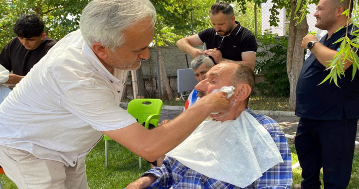 Berberler ve Kuaförler Odasından örnek davranış