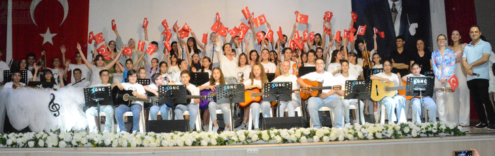 Müzik Şöleni ve Mezuniyet Gecesi muhteşemdi