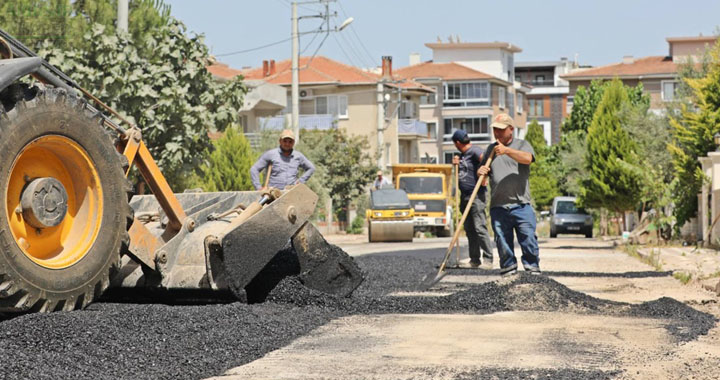 Atatürk Mahallesinde Yol ve Yağmur Suyu Hattı Çalışmaları