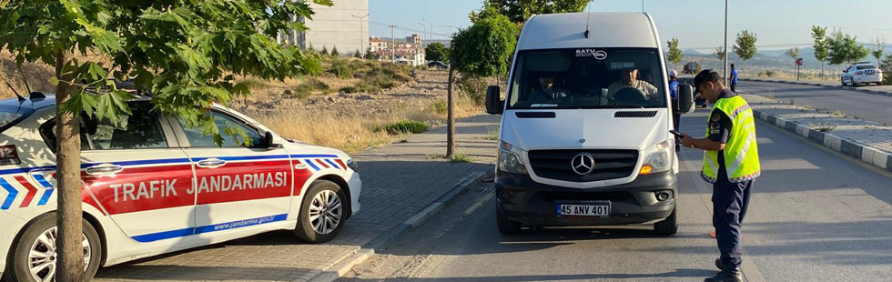 Jandarma trafik denetiminde 8936 araç kontrol edildi