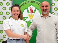 Dünya Şampiyonu Ayşe Begüm Onbaşı Yuvaya Döndü