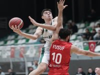 Akhisarlı devler 18 sayı farkla lidere mağlup oldu 62-80