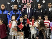 Polislerden Miniklere Hediye Sürprizi