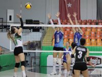 Akhisar Belediye Voleybol evinde Torbalı’ya 3-0 yenildi