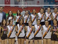 Genç kızlar voleybolda şampiyon Çağlak Anadolu Lisesi