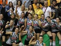 Akhisar Belediye Kadınlar Voleybol İzmir BŞB’yi kolay geçti