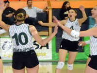 Belediye Kadın Voleybol, İzmir BŞB Spor’u 3-0 mağlup etti