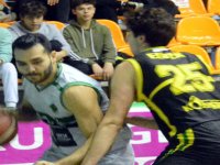 Akhisarlı Devler, Nadir Gold İstanbul Basketi 80-67 mağlup etti