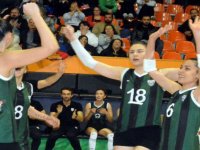 Akhisar Belediye Kadın Voleybol, Bergama Belediyeyi 3-0 mağlup etti