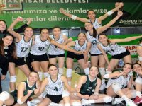 Akhisar Belediye Kadın Voleybol takımı, Akhisargücü’nü 3-0 mağlup etti