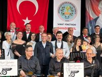 İzmir Akhisarlılar Derneği TSM Koro konseri Müzikseverleri coşturdu