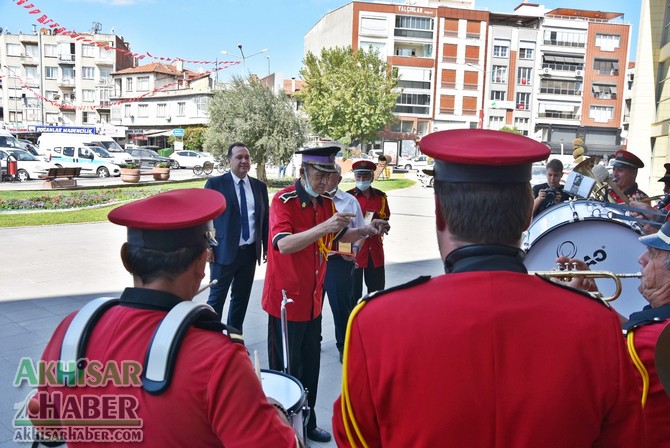 50-yillik-bando-sefi-huseyin-abi-hayatini-kaybetti-(2).jpg