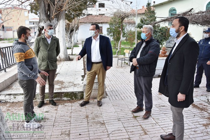 akhisar-belediyesi,-karantinadaki-mahalle-halkina-yardim-paketi-ulastirdi-(5).jpg