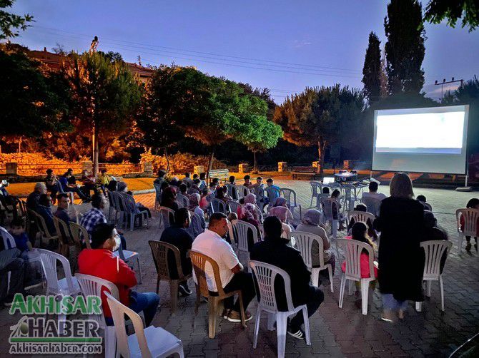 dagdere’de-ilk-kez-acik-hava-sinema-etkinligi-duzenlendi-(1).jpg