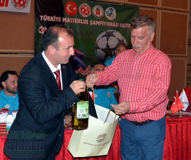 turkiye-sampiyonasina-futbol-turnuvasina-katilan-takimlar-plaketlerini-aldilar-005.jpg