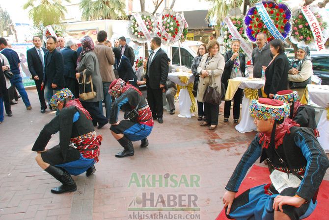 Ak Gurme Hizmete Açıldı