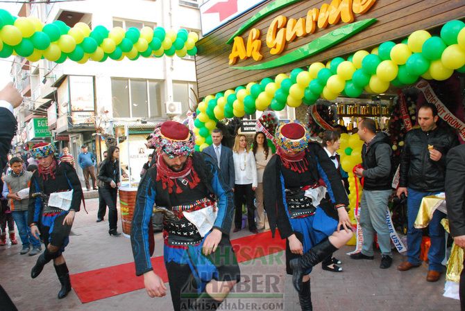 Ak Gurme Hizmete Açıldı