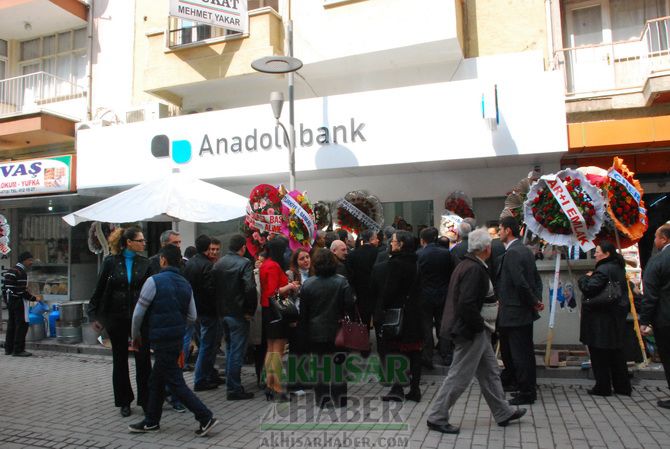 Anadolubank Akhisar Şubesi Yeni Adresinde