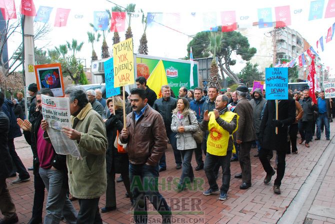 Eğitim-İş, Türk Eğitim-Sen ve Eğitim-Sen, Temsilcilikleri İş Bırakarak, Yürüyüş Yaptıktan Sonra Ortak Basın Açıklaması Yaptılar