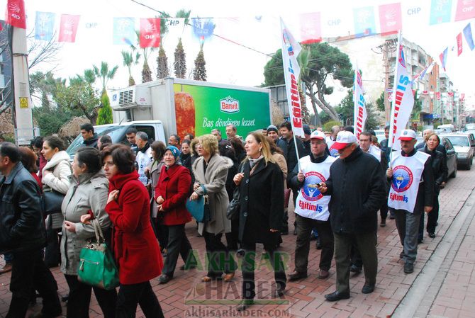 Eğitim-İş, Türk Eğitim-Sen ve Eğitim-Sen, Temsilcilikleri İş Bırakarak, Yürüyüş Yaptıktan Sonra Ortak Basın Açıklaması Yaptılar