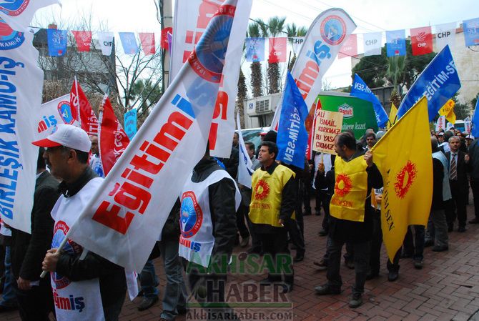 Eğitim-İş, Türk Eğitim-Sen ve Eğitim-Sen, Temsilcilikleri İş Bırakarak, Yürüyüş Yaptıktan Sonra Ortak Basın Açıklaması Yaptılar