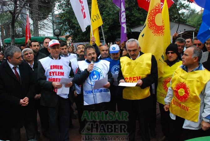 Eğitim-İş, Türk Eğitim-Sen ve Eğitim-Sen, Temsilcilikleri İş Bırakarak, Yürüyüş Yaptıktan Sonra Ortak Basın Açıklaması Yaptılar