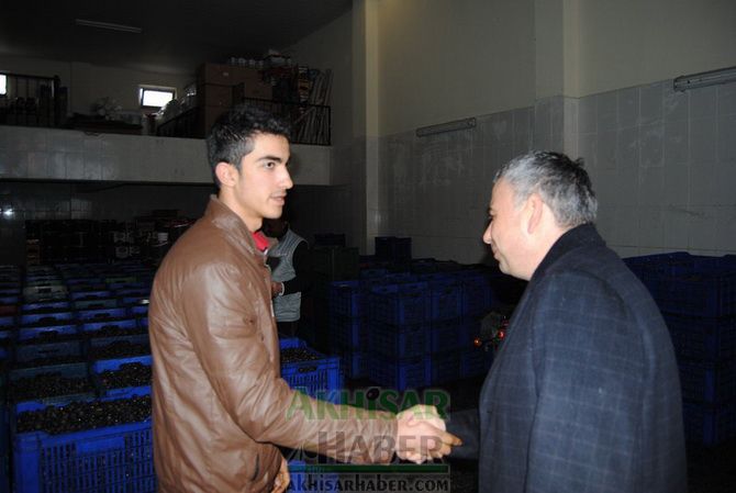 Bakırlıoğlu; Yağmurlu ve Su Birikintileri Arasında Zeytin Borsasını Gezdik