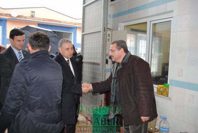 Bakırlıoğlu; Yağmurlu ve Su Birikintileri Arasında Zeytin Borsasını Gezdik