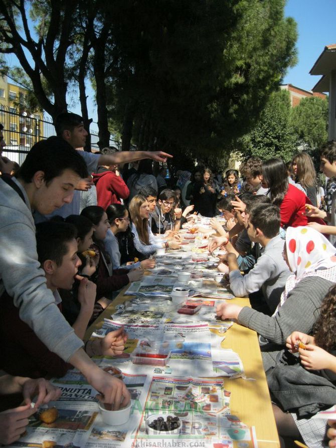 Çağlak Anadolu Lisesi Şehitlerimiz İçin Lokma Hayrı Yaptı