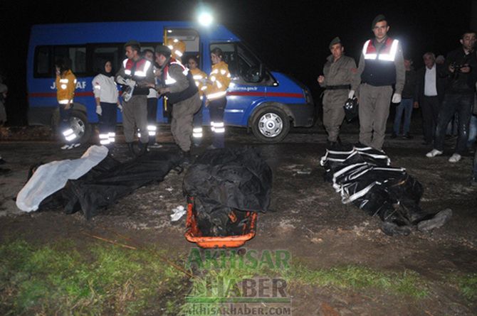 Otomobil Gediz Nehri’ne Uçtu! 4 Ölü