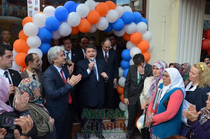 Spor Bakanı Kılıç, AK Parti Seçim Bürosunu Açtı