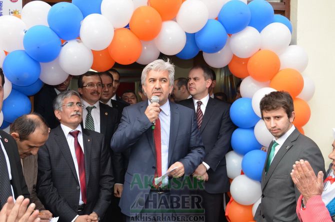 Spor Bakanı Kılıç, AK Parti Seçim Bürosunu Açtı