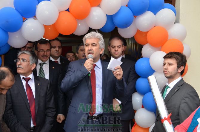 Spor Bakanı Kılıç, AK Parti Seçim Bürosunu Açtı