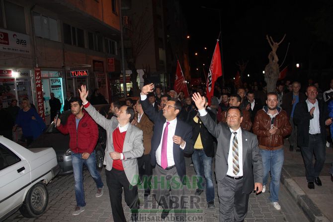 Özgür Özel’den Manisa Merkezde Gövde Gösterisi  