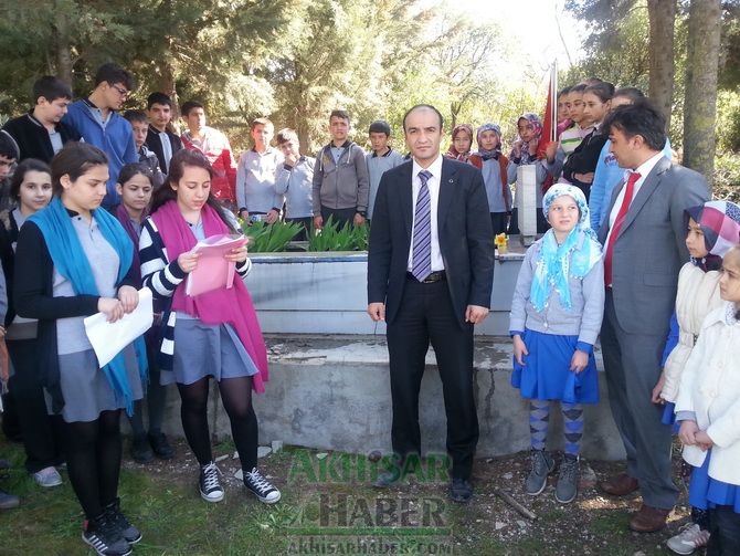 Ş.Ali Bozkurt İlköğretim Kurumu, Şehit Ali Bozkurt’u Mezarı Başında Andı