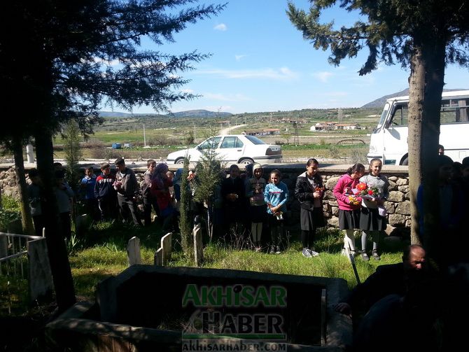 Ş.Ali Bozkurt İlköğretim Kurumu, Şehit Ali Bozkurt’u Mezarı Başında Andı