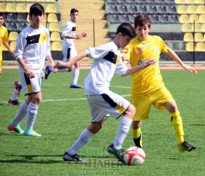 U-15 Türkiye Şampiyonasında, İlk Gün Maçlarında Damlaspor ve Sultanbeyli Rakiplerini Yendi 