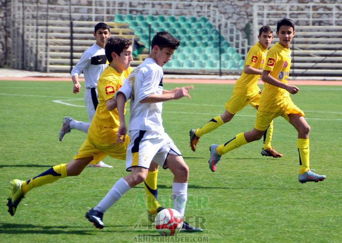 U-15 Türkiye Şampiyonasında, İlk Gün Maçlarında Damlaspor ve Sultanbeyli Rakiplerini Yendi 