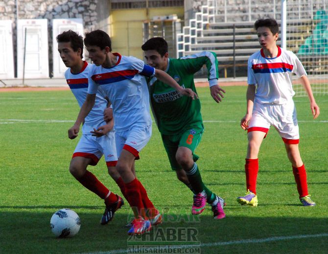 U-15 Türkiye Şampiyonasında, İlk Gün Maçlarında Damlaspor ve Sultanbeyli Rakiplerini Yendi 