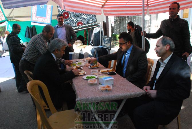 Gülbahçe, Hasbahçe, Gülbahar ve Yıldız Öğrenci Yurtları Hayır Çarşısına İlgi Yoğun Oldu