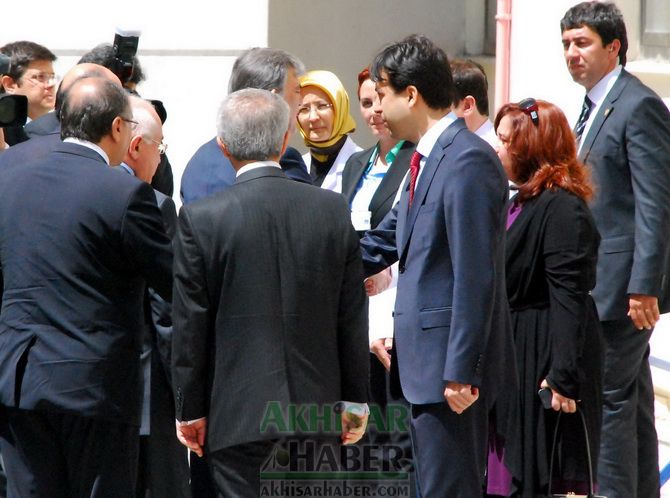 Cumhurbaşkanı Gül, Akhisar’da Yaralı Maden İşçilerini Ziyaret Etti