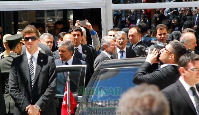 Cumhurbaşkanı Gül, Akhisar’da Yaralı Maden İşçilerini Ziyaret Etti