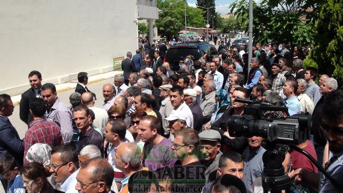 Cumhurbaşkanı Gül, Akhisar’da Yaralı Maden İşçilerini Ziyaret Etti