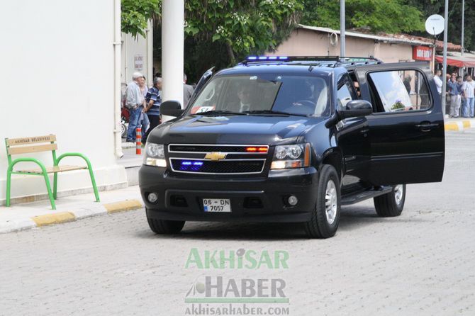 Cumhurbaşkanı Gül, Akhisar’da Yaralı Maden İşçilerini Ziyaret Etti