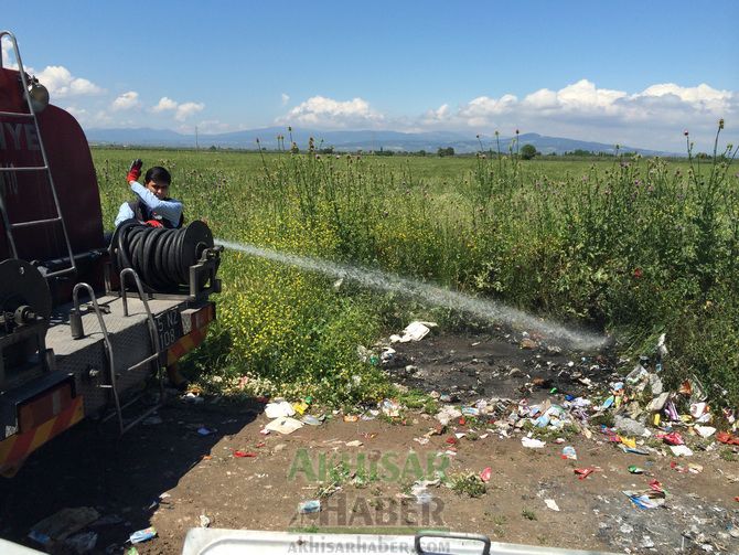 Anız Yangını Öğrencileri Korkuttu