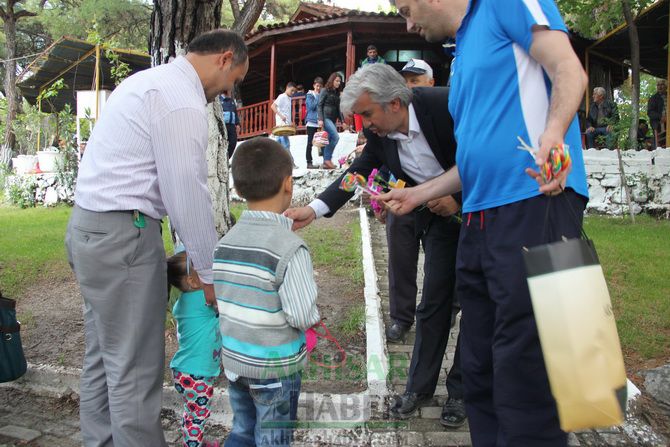 Akhisar Belediye Başkanı Salih Hızlı Anneler Gününü Kutladı