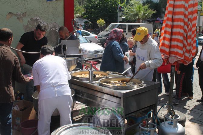 Soma Şehitleri için Köşe Tayfa Gurubu Lokma Döktürdü