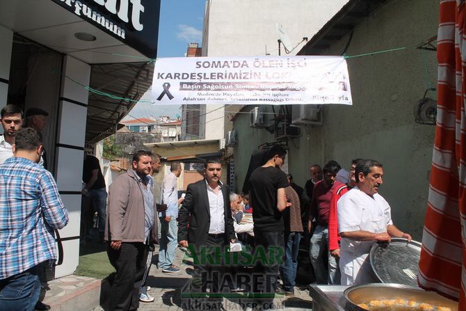 Soma Şehitleri için Köşe Tayfa Gurubu Lokma Döktürdü